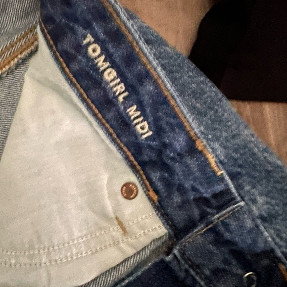 AE tomgirl midi jean short sz 8 - Picture 3 of 3